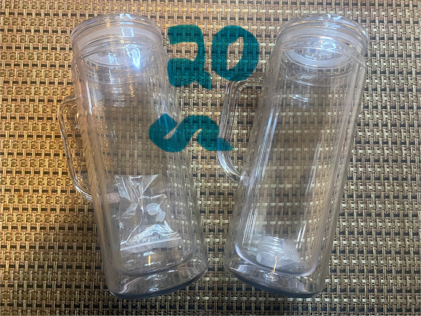 20 Oz snowglobe with handle