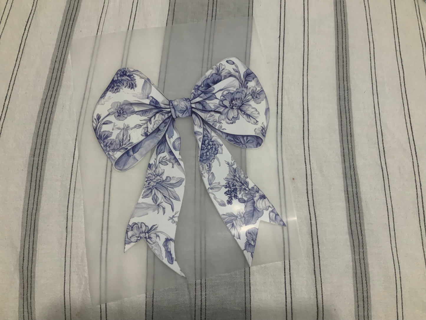 Bow floral blues