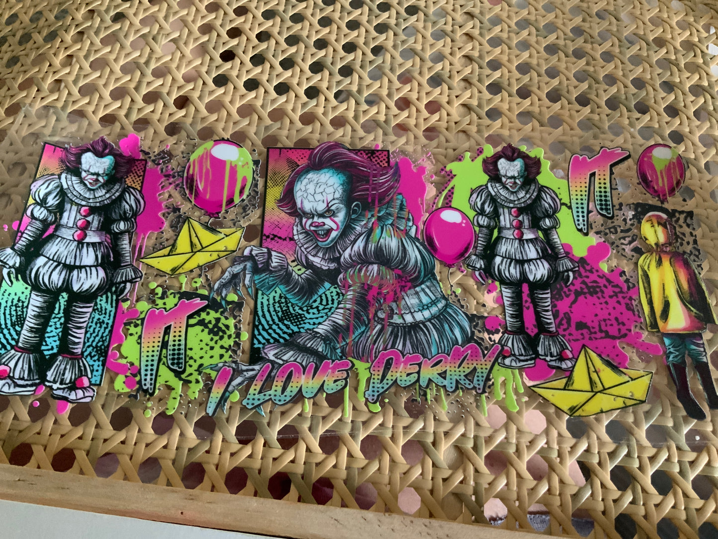 Pennywise horror neon